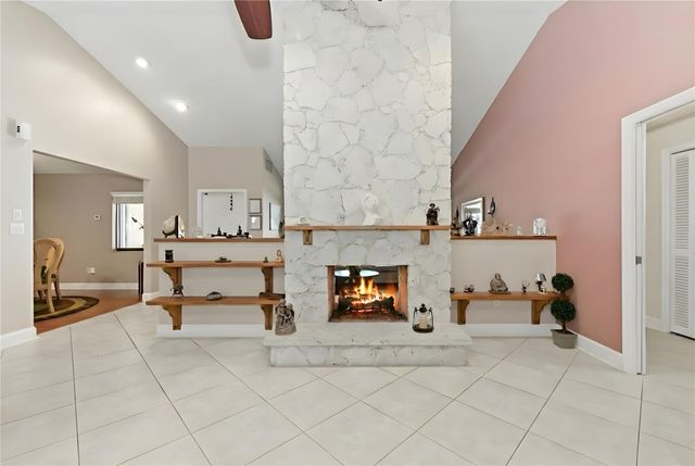 11060 Lakeview Dr, Coral Springs, FL 33071