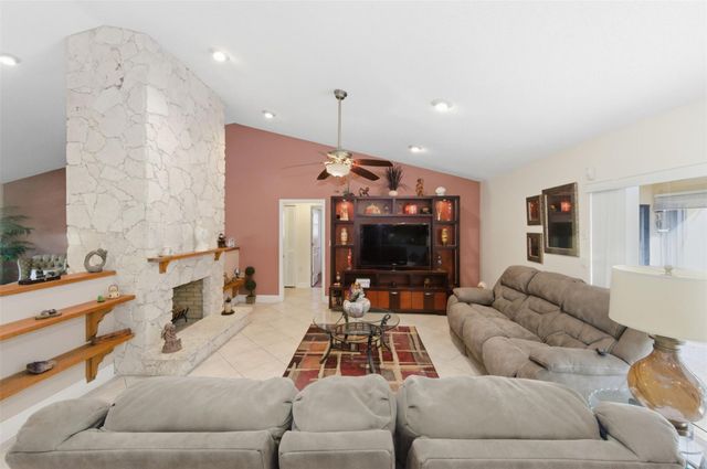 11060 Lakeview Dr, Coral Springs, FL 33071