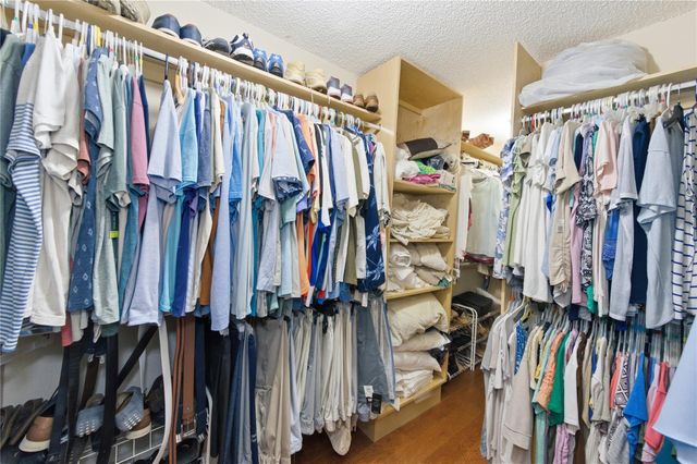 11060 Lakeview Dr, Coral Springs, FL 33071