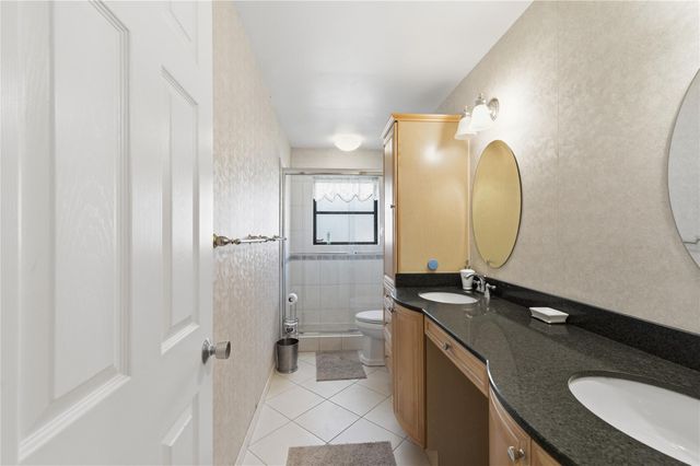 11060 Lakeview Dr, Coral Springs, FL 33071