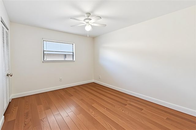 11060 Lakeview Dr, Coral Springs, FL 33071