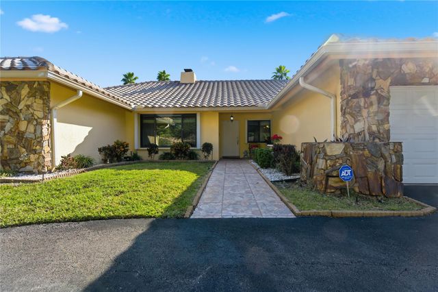 11060 Lakeview Dr, Coral Springs, FL 33071