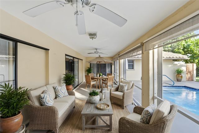 11060 Lakeview Dr, Coral Springs, FL 33071