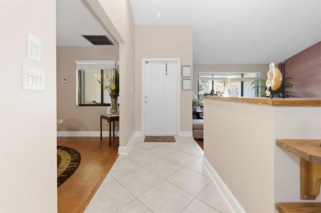 11060 Lakeview Dr, Coral Springs, FL 33071