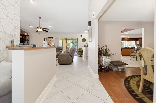 11060 Lakeview Dr, Coral Springs, FL 33071