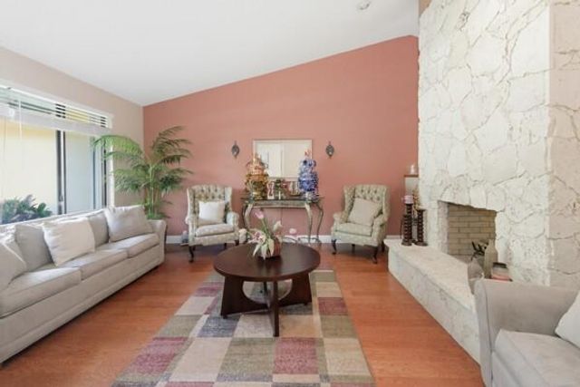 11060 Lakeview Dr, Coral Springs, FL 33071