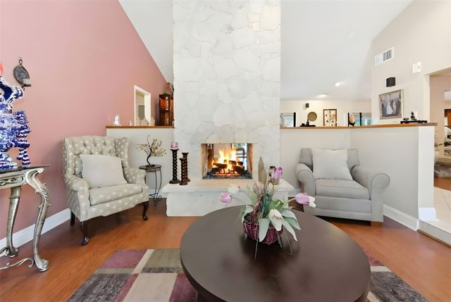 11060 Lakeview Dr, Coral Springs, FL 33071