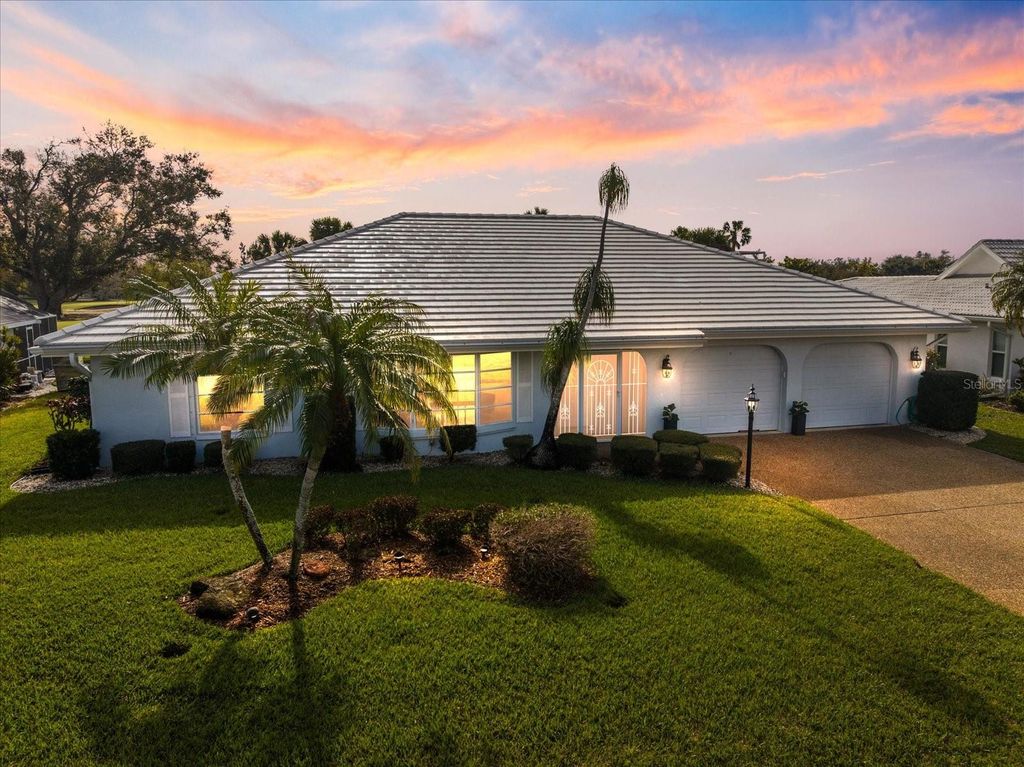 Image 1 of property listing at 952 E GONDOLA DRIVE, Venice, FL 34293