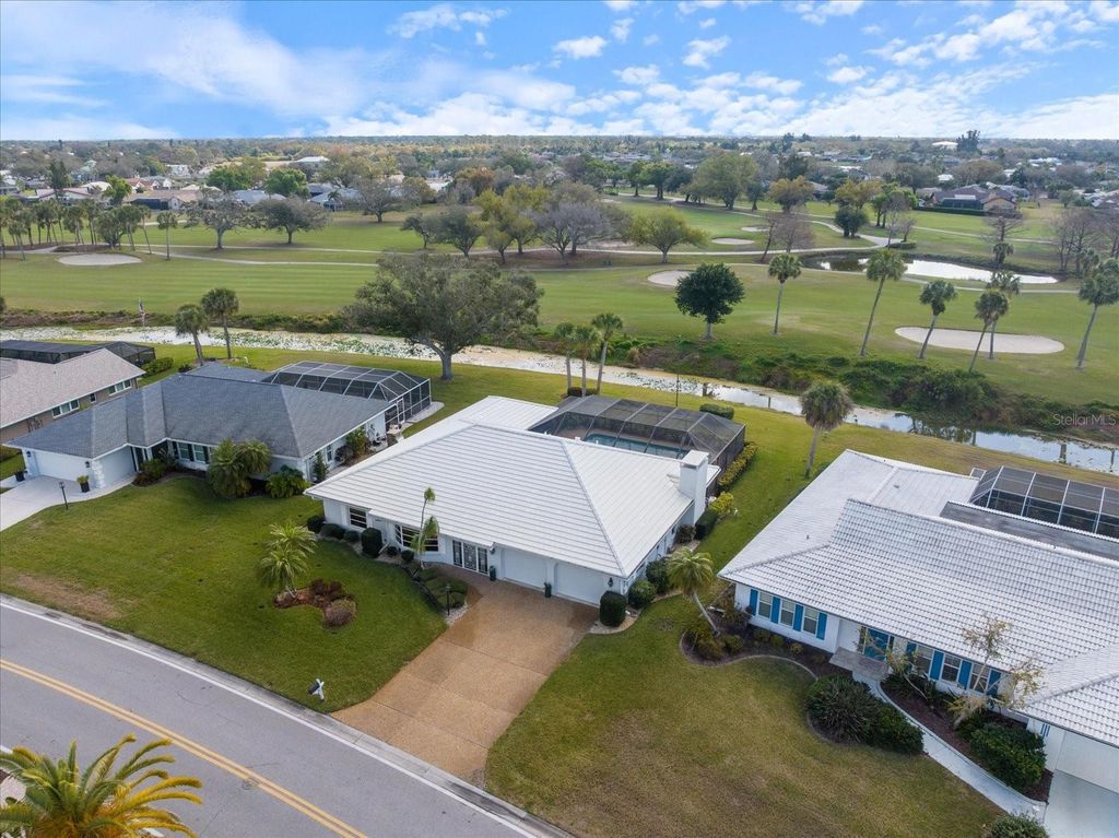 Image 2 of property listing at 952 E GONDOLA DRIVE, Venice, FL 34293