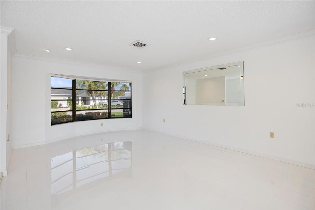 Image 15 of property listing at 952 E GONDOLA DRIVE, Venice, FL 34293