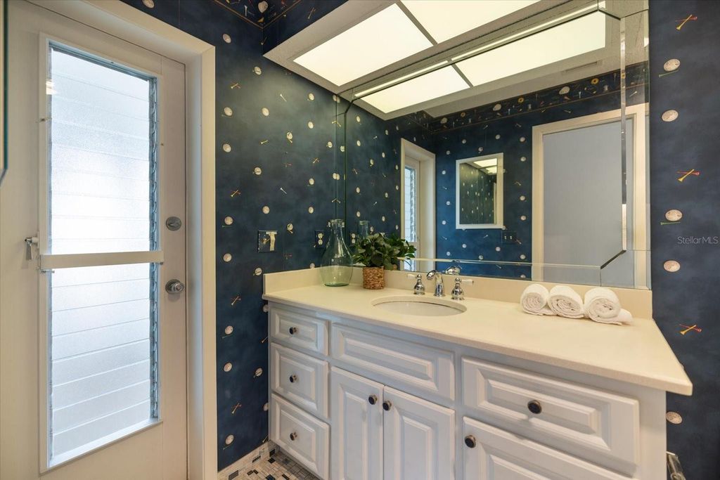 Image 32 of property listing at 952 E GONDOLA DRIVE, Venice, FL 34293