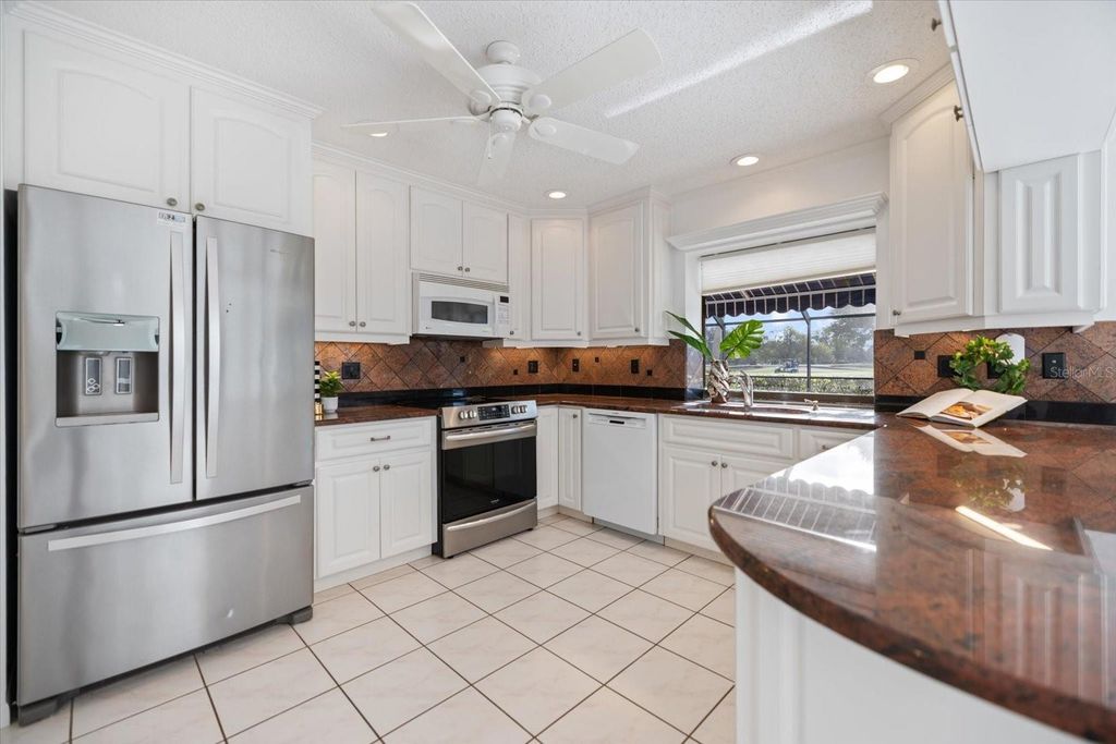 Image 5 of property listing at 952 E GONDOLA DRIVE, Venice, FL 34293