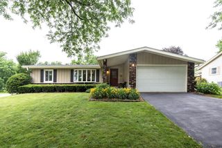 1882 Davis LANE, Waukesha, WI 53189