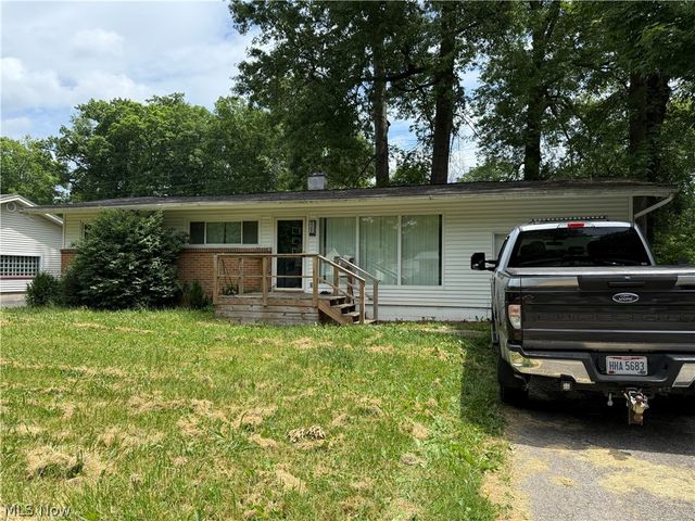 2368 Montgomery Avenue NW, Warren, OH 44485
