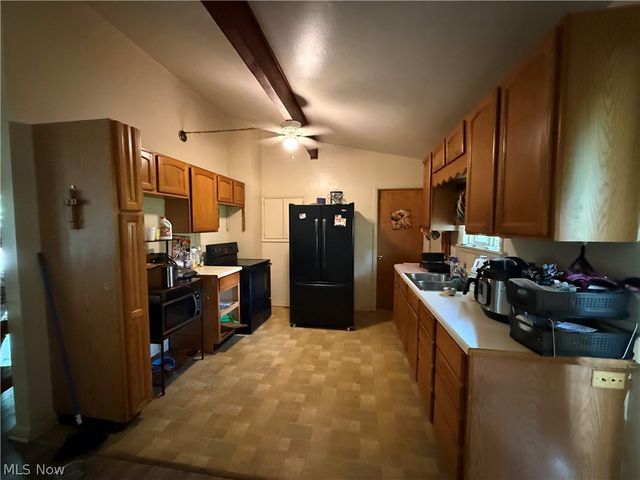 2368 Montgomery Avenue NW, Warren, OH 44485