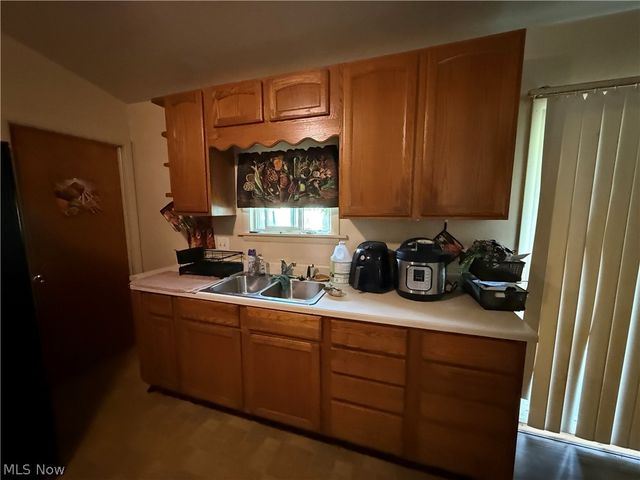 2368 Montgomery Avenue NW, Warren, OH 44485