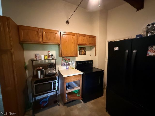 2368 Montgomery Avenue NW, Warren, OH 44485