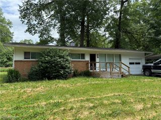 2368 Montgomery Avenue NW, Warren, OH 44485
