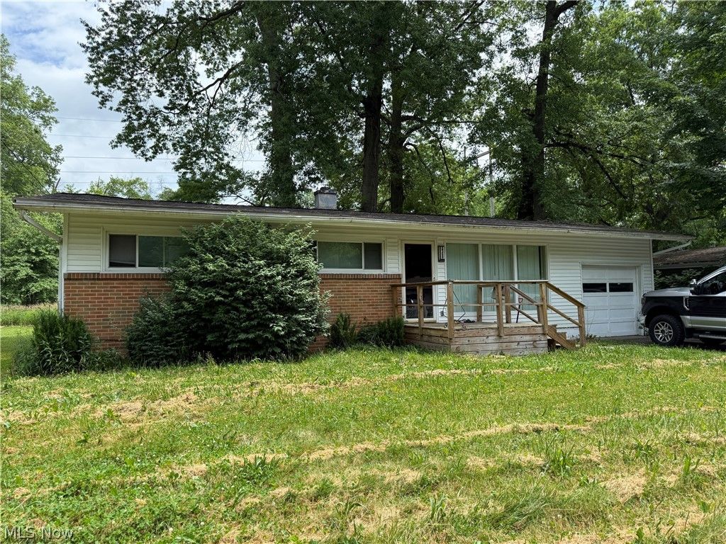 2368 Montgomery Avenue NW, Warren, OH 44485