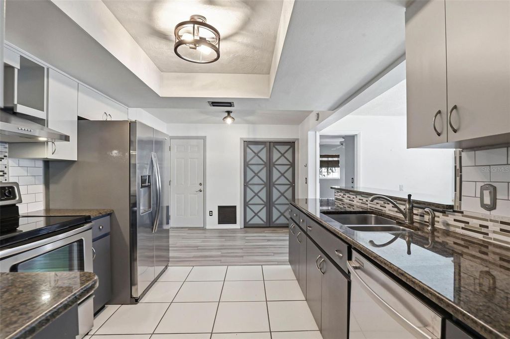 Image 13 of property listing at 14649 BAY DRIVE, Largo, FL 33774