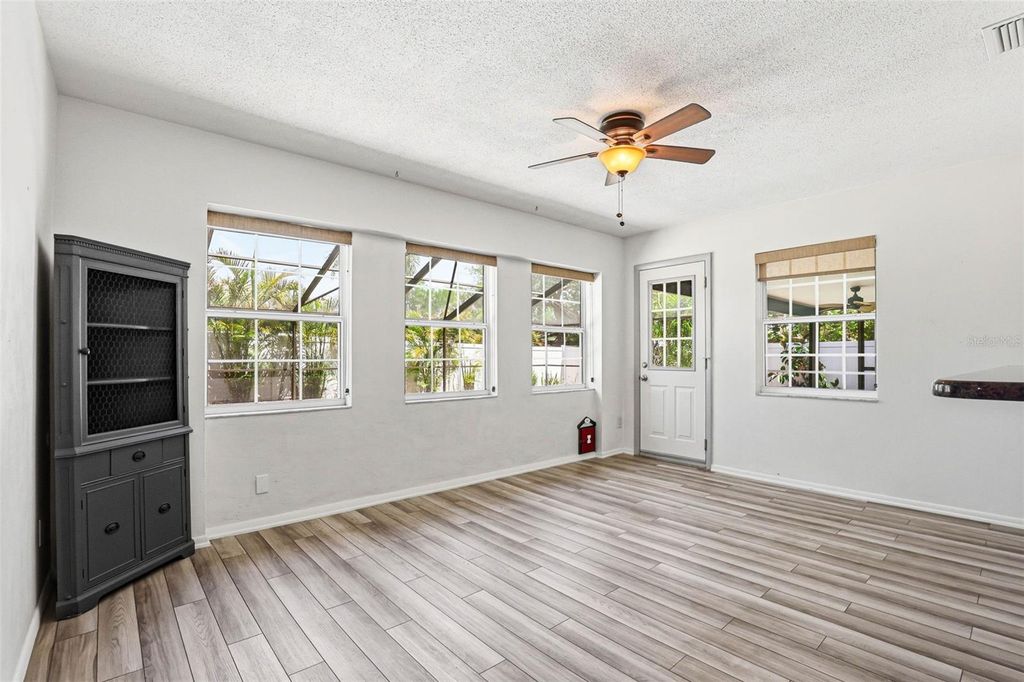 Image 19 of property listing at 14649 BAY DRIVE, Largo, FL 33774