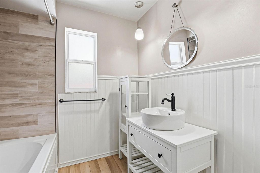 Image 22 of property listing at 14649 BAY DRIVE, Largo, FL 33774