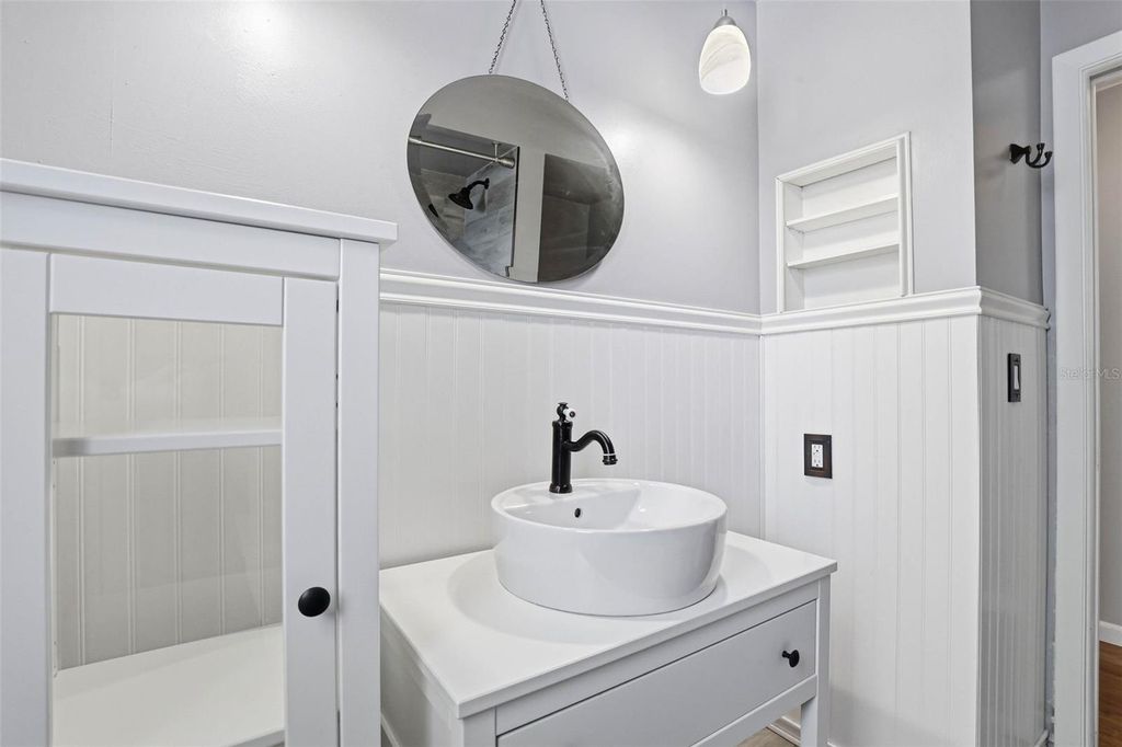 Image 24 of property listing at 14649 BAY DRIVE, Largo, FL 33774