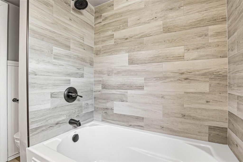 Image 25 of property listing at 14649 BAY DRIVE, Largo, FL 33774