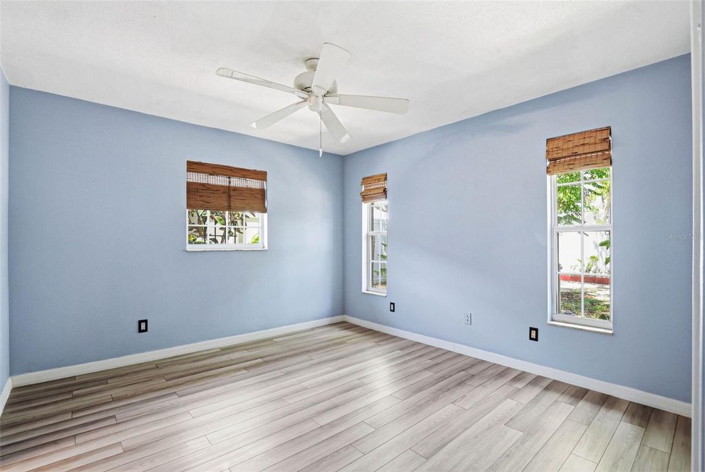 Image 27 of property listing at 14649 BAY DRIVE, Largo, FL 33774