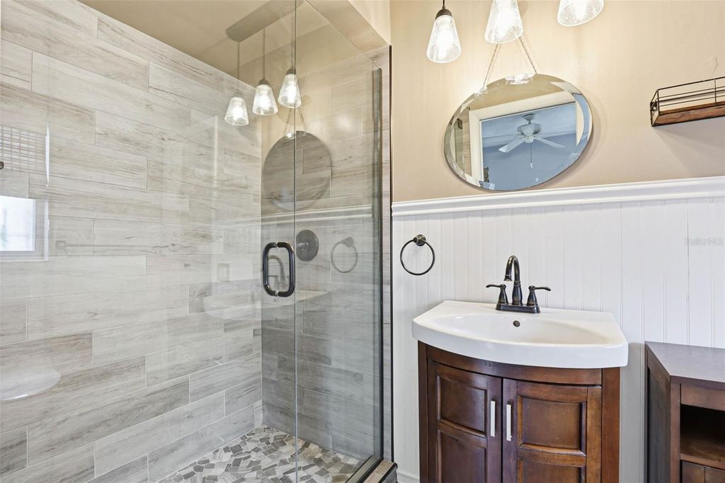 Image 29 of property listing at 14649 BAY DRIVE, Largo, FL 33774