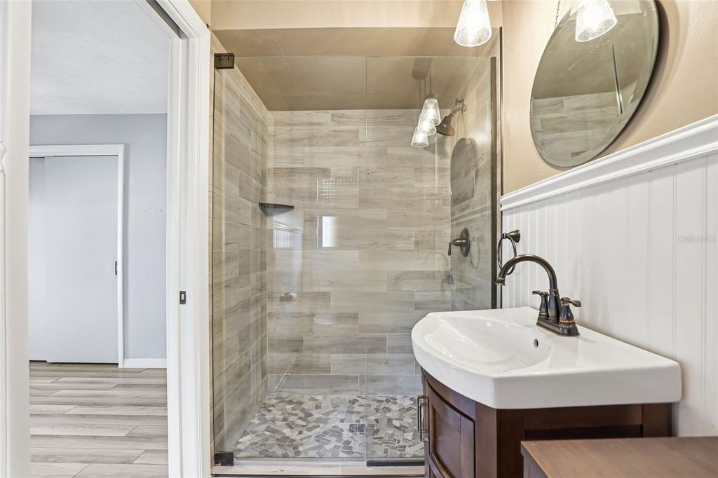 Image 31 of property listing at 14649 BAY DRIVE, Largo, FL 33774