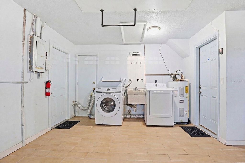 Image 33 of property listing at 14649 BAY DRIVE, Largo, FL 33774