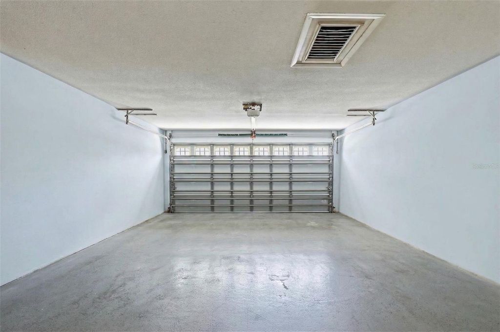 Image 34 of property listing at 14649 BAY DRIVE, Largo, FL 33774