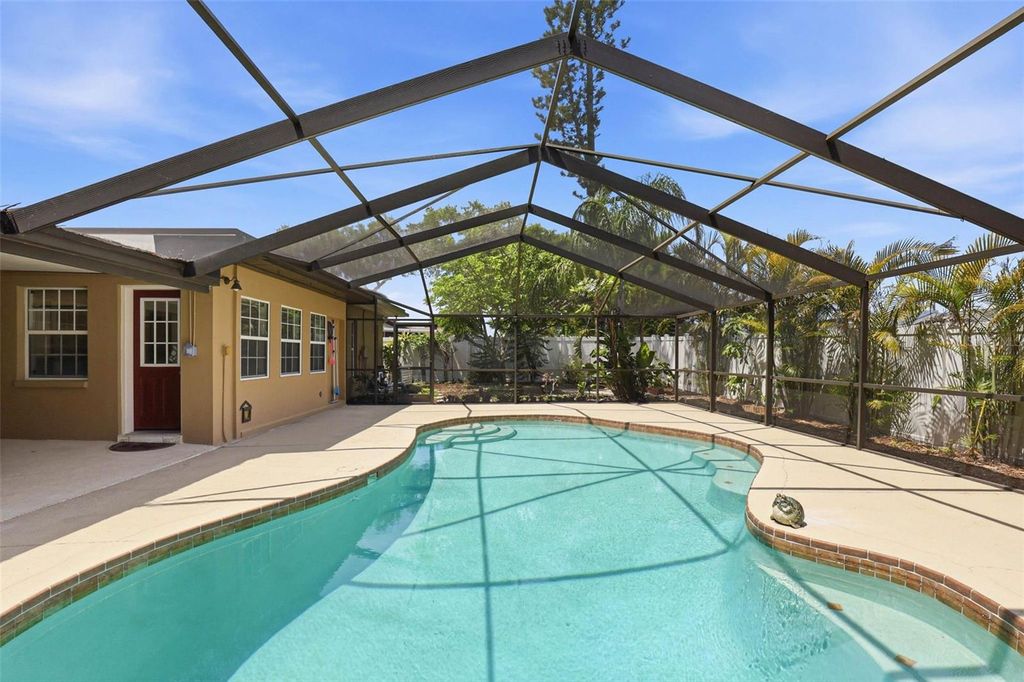 Image 38 of property listing at 14649 BAY DRIVE, Largo, FL 33774