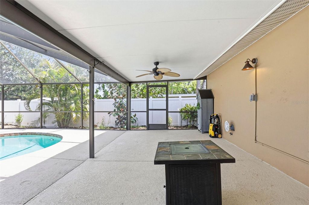 Image 43 of property listing at 14649 BAY DRIVE, Largo, FL 33774