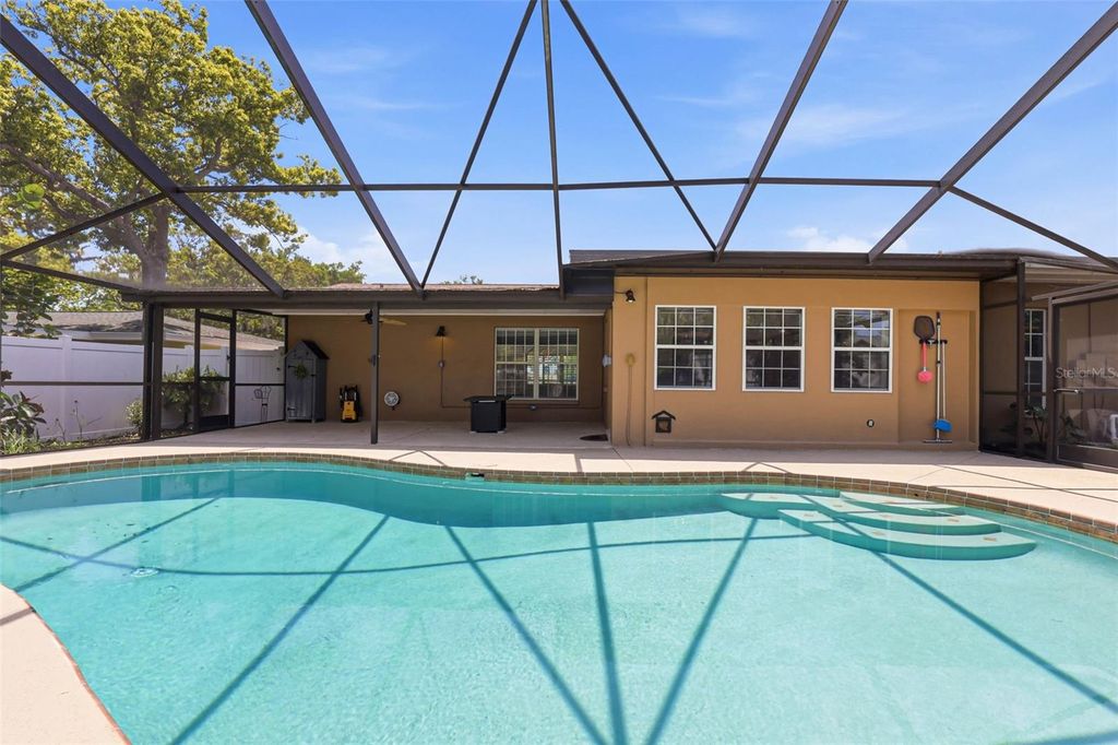 Image 44 of property listing at 14649 BAY DRIVE, Largo, FL 33774