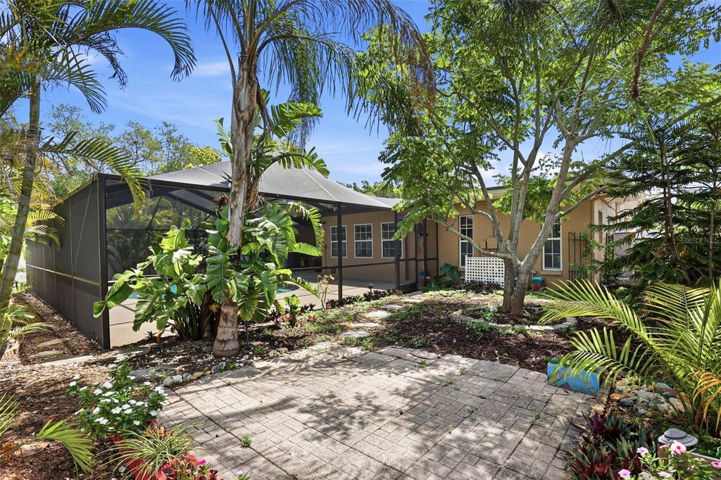 Image 45 of property listing at 14649 BAY DRIVE, Largo, FL 33774