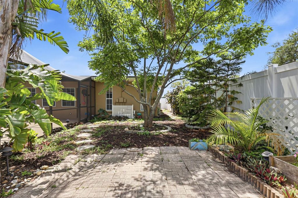 Image 46 of property listing at 14649 BAY DRIVE, Largo, FL 33774