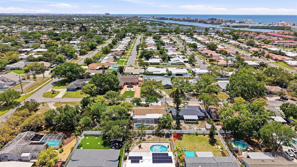 Image 50 of property listing at 14649 BAY DRIVE, Largo, FL 33774