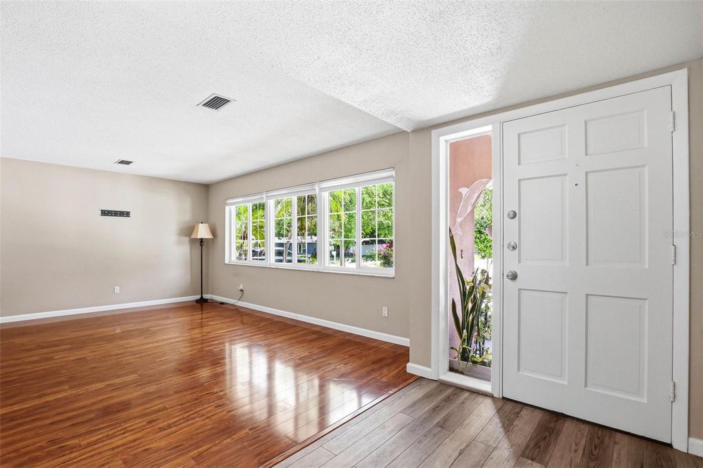 Image 8 of property listing at 14649 BAY DRIVE, Largo, FL 33774