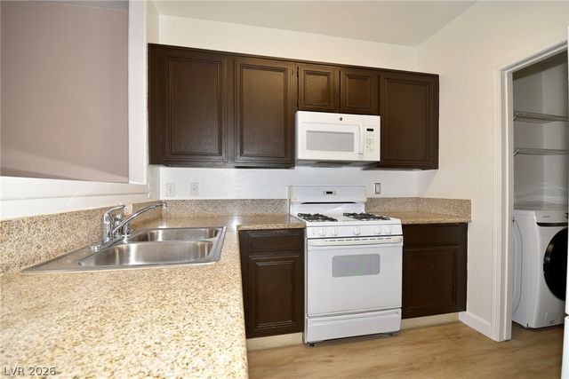 7189 South Durango Drive 202, Las Vegas, NV 89113