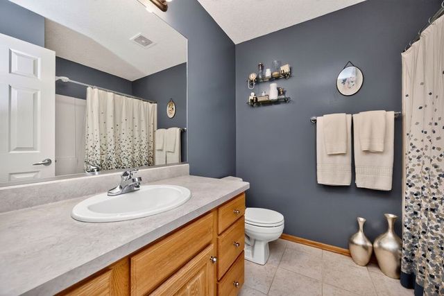 5764 NW 3rd Court, Des Moines, IA 50313