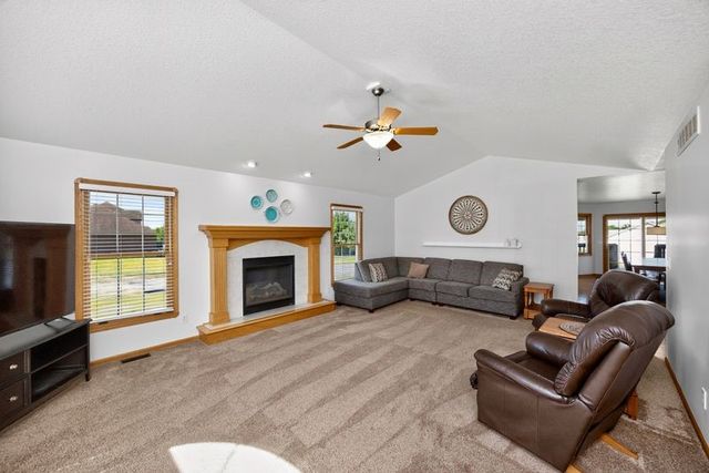5764 NW 3rd Court, Des Moines, IA 50313