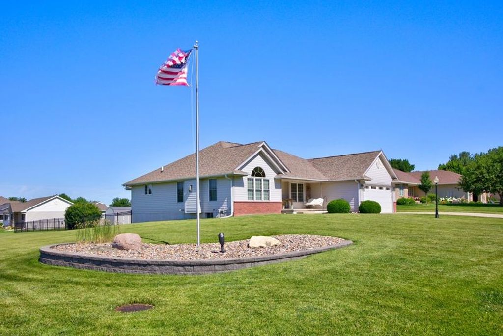 5764 NW 3rd Court, Des Moines, IA 50313