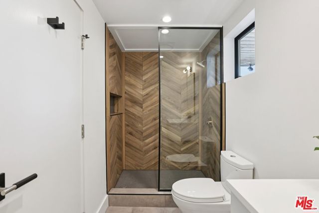 3223 Rowena Avenue, Los Angeles, CA 90027