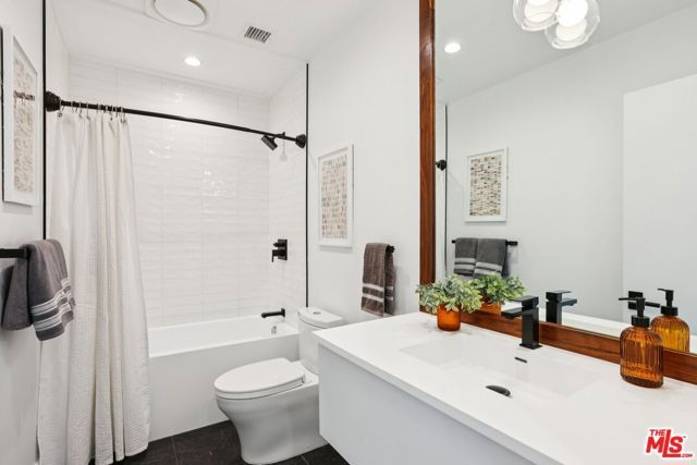 3223 Rowena Avenue, Los Angeles, CA 90027