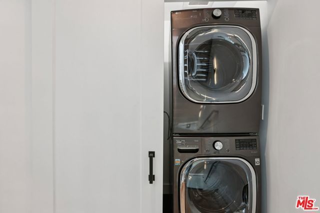 3223 Rowena Avenue, Los Angeles, CA 90027