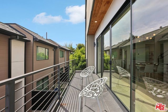 3223 Rowena Avenue, Los Angeles, CA 90027