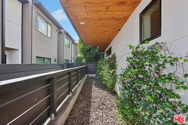 3223 Rowena Avenue, Los Angeles, CA 90027