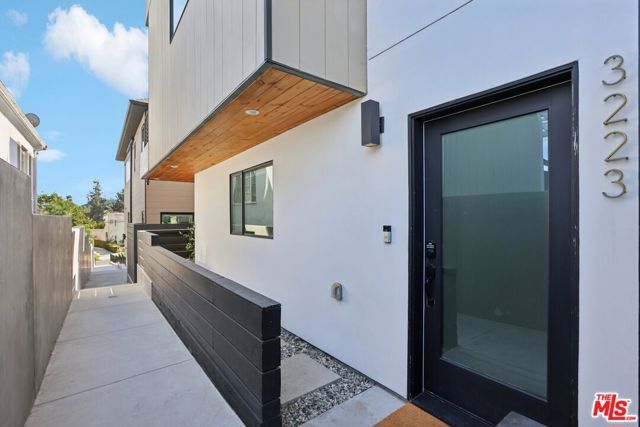 3223 Rowena Avenue, Los Angeles, CA 90027